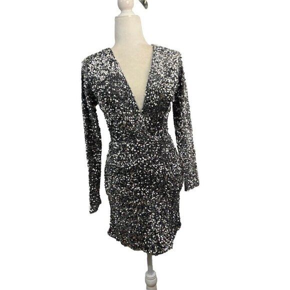 One And Only Sequin Silver Party Dress V Neck Short Fully Lines Stretchy Size XS - Picture 1 of 14
